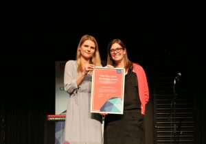 Ola Solinska-Nowak with the Educator's Challenge award
